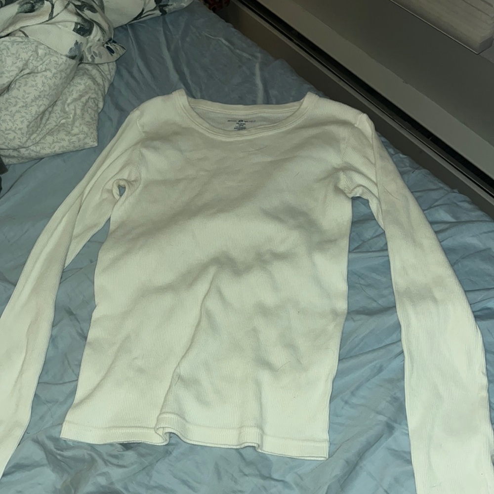 Basic long sleeve white top with lines down shirt